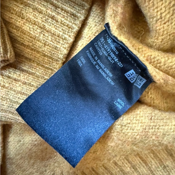 Uniqlo 100% Wool Crew Neck Heather Mustard Yellow Sweater Men’s Size Small - Picture 10 of 10